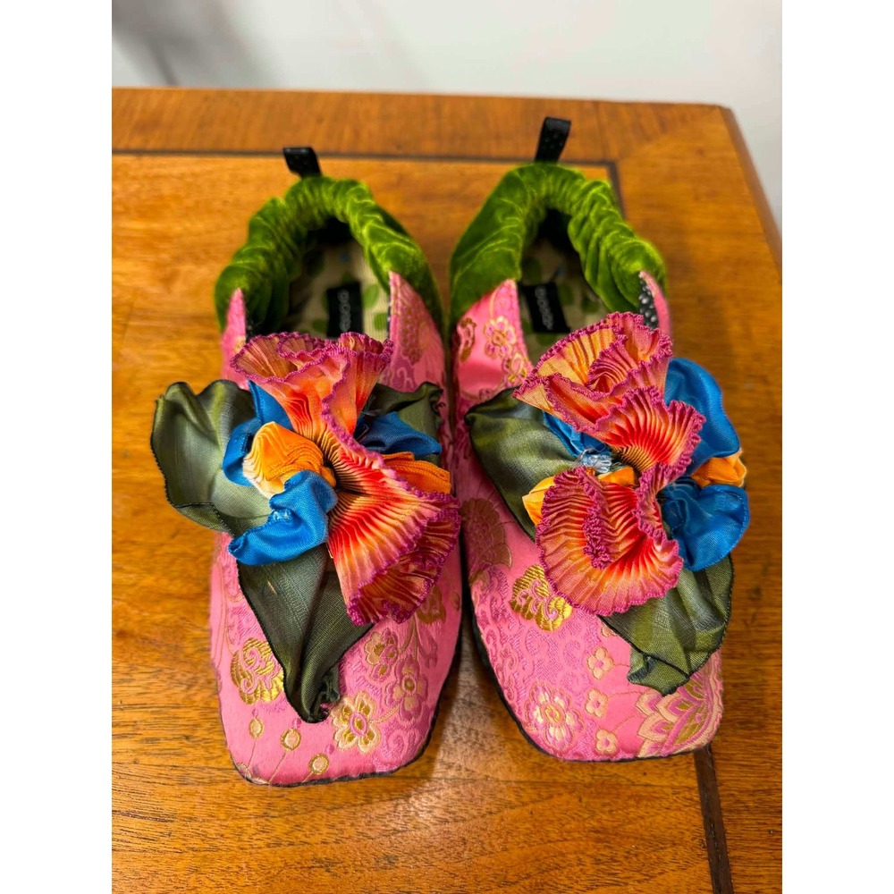 Vtg Goody Goody SM Pink Flora Silk Brocade Slippers with Green Velvet Flowers